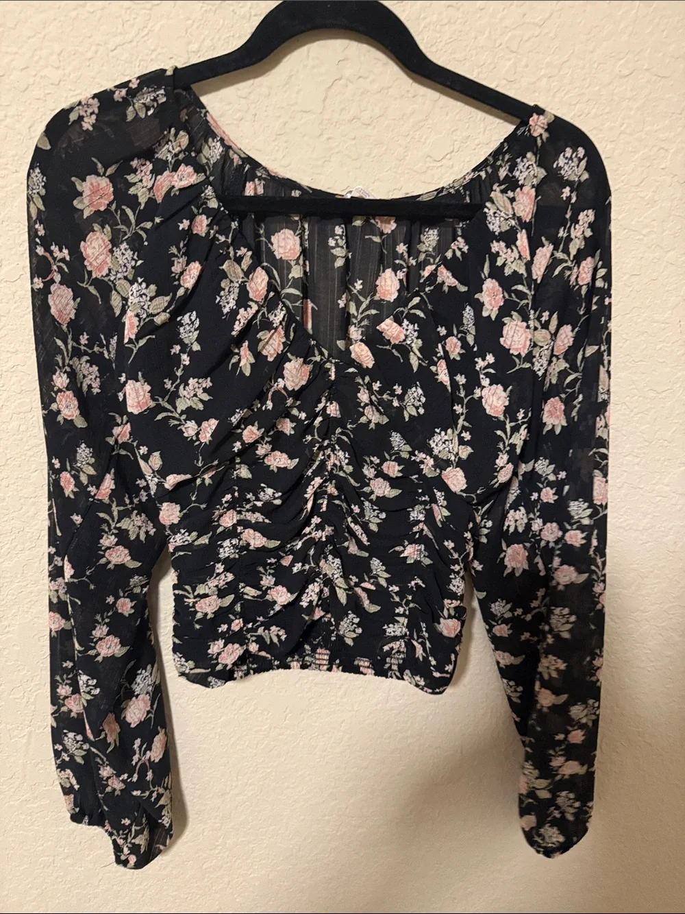 Women's Black Floral Ruched Long-Sleeve Top - Pink Rose Print